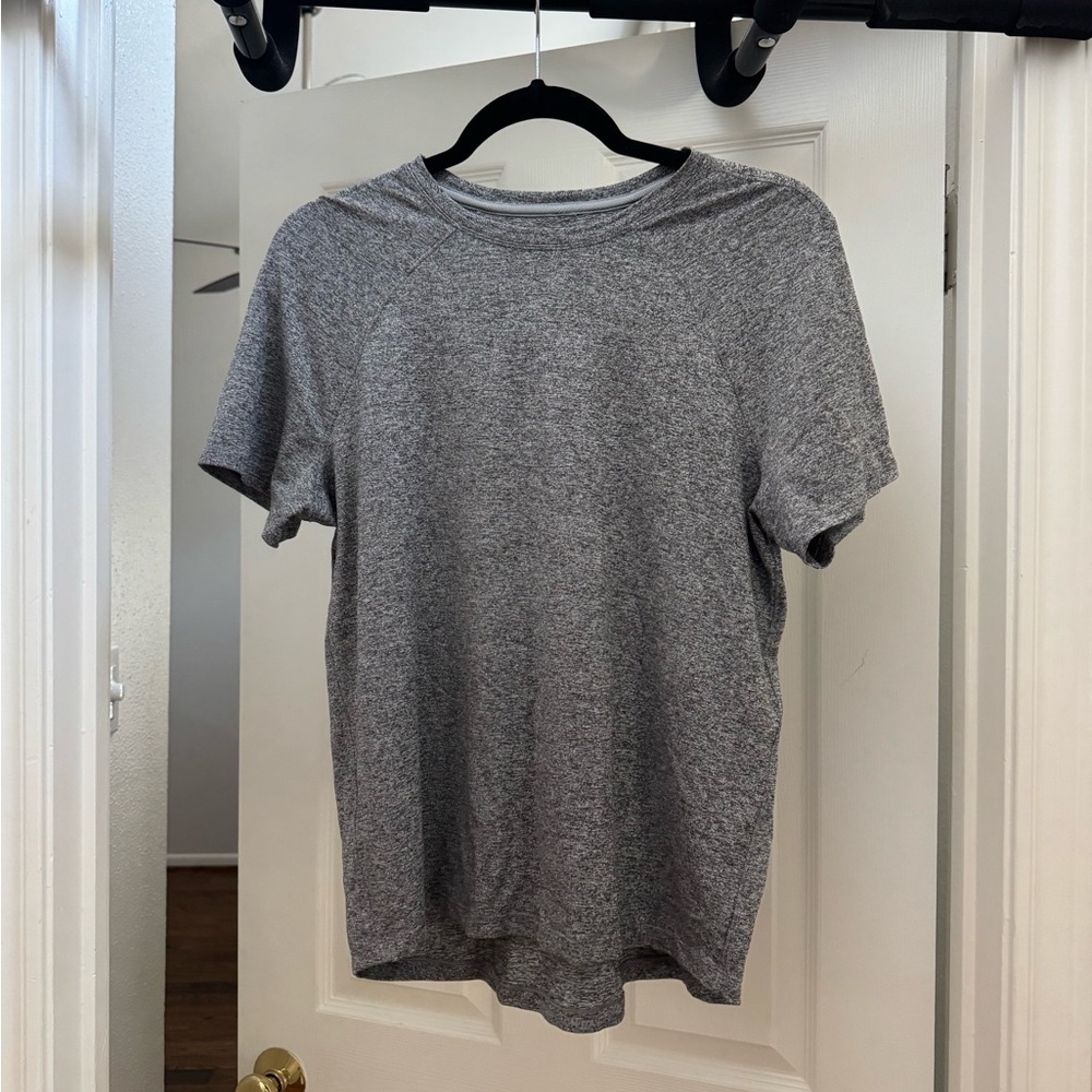 Lululemon License to Train Gray Short Sleeve Tee